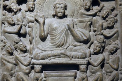 Nationalmuseum von Indien, Delhi. Ayaga-Fries, der Szenen aus Buddhas Leben und den Jatakas darstellt. Ikshvaku, 3. Jahrhundert n. Chr. Nagarjunakonda, Andhra Pradesh. Grauer Kalkstein. Detail. Indien von Unbekannt