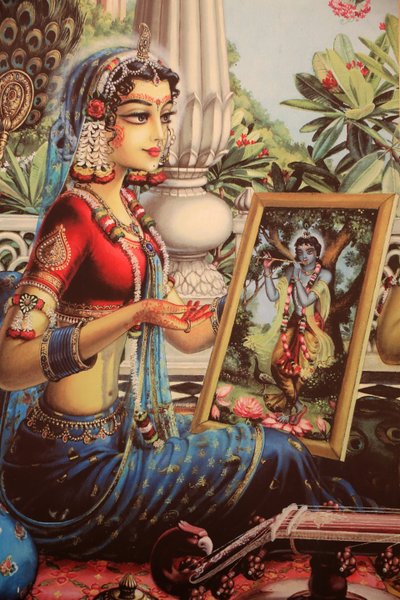Gemälde von Radha, die ein Bild von Krishna betrachtet, Indien von Unbekannt