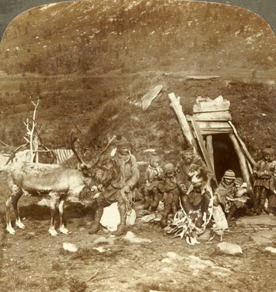 Menschen des kalten Nordens - Lappenheim und Familie, in der Nähe von Tromsø, Norwegen, um 1905 von Unbekannt