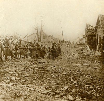 Entlastungsinfanterie beim Angriff auf Douaumont, Nordfrankreich, 1916 von Unbekannt