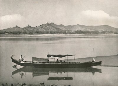 Sagaing, am Irrawaddy - jeder Hügelgipfel mit einer Pagode gekrönt, 1900 von Unbekannt