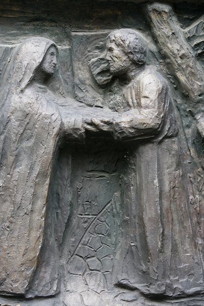 Saint-Pierre de Montmartre Kirche: Notre-Dame-Tor Skulptur: Jesus trifft seine Mutter auf der Via Dolorosa, Paris, Frankreich von Unbekannt