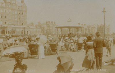 Die Band spielt - Upper Leas, Folkestone, spätes 19. - frühes 20. Jahrhundert von Unbekannt