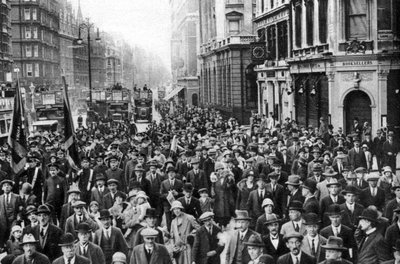 Die Heilsarmee marschiert die Oxford Street hinunter, London, 1926-1927 von Unbekannt