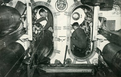 Torpedorohre eines britischen U-Bootes, Zweiter Weltkrieg, 1945 von Unbekannt