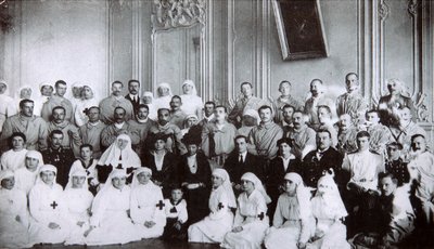 Zarin Maria Fjodorowna von Russland besucht ein Krankenhaus in Kiew, 1915 von Unbekannt