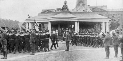 Siegesparade vorbei am Victoria Memorial und Buckingham Palace, London, 19. Juli 1919 von Unbekannt