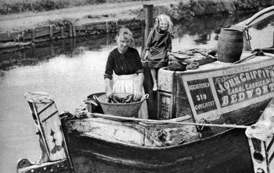 Waschtag auf dem Kanalboot, 1926-1927 von Unbekannt