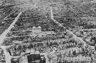 Was britische Bomber in Bremen an der Weser angerichtet haben, 1945 von Unbekannt