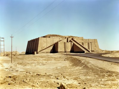 Nordöstliche Fassade des Zikkurats, um 2100 v. Chr. von Unbekannt Unbekannt
