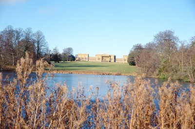 Ansicht vom See des Hauses, erbaut von Sir John Vanbrugh und Park gestaltet von Capability Brown von Unbekannt Unbekannt