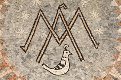 Basilika der Verkündigung, Der Buchstabe M, Symbol der Jungfrau Maria, Nazareth, Israel von Unbekannt