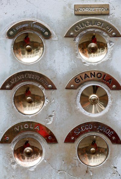 Türklingelknopf-Panel, Venedig, Italien (Foto) von Unbekannt