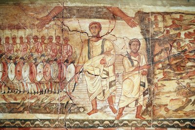 Exodus und Durchquerung des Roten Meeres, Fresko aus der Synagoge von Dura Europos, 244-245, aufbewahrt im Nationalmuseum von Damaskus. Foto im Jüdischen Museum von New York während einer Ausstellung aufgenommen. von Unbekannt