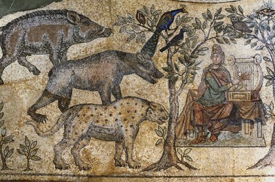 Picardie 073 - Laon - Haus der Vereinigungen - Römisches Mosaik von Blanzy - „Orpheus bezaubert die Tiere“ von Unbekannt