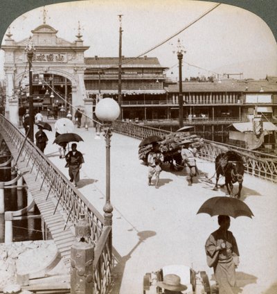 Blick nach Westen über den Kamo-Fluss Kamogawa an der Shijo-Brücke, Kyoto, Japan, 1904 von Underwood and Underwood