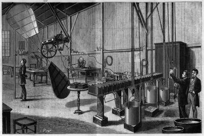 Aerostatischer Workshop der Gebrüder Tissandier: Überblick über einen Propeller mit zwei Helikoid-Paletten, betrieben von einer Siemens-Dynamo-Elektromaschine und einer Batterie von leichten Kaliumbichromat-Batterien. Gravur von 1883 in „La Nature. Revue d von Unknown artist