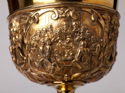 Metallschmiedearbeit. Kelch. Geschenk von Kanonikus A. Le Vaillant de la Bassarderie, Dekan des Domkapitels 1726 bis 1758. 18. Jahrhundert. Detail. von Unknown artist