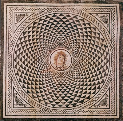 Mosaikboden mit Kopf der Medusa von Unknown artist