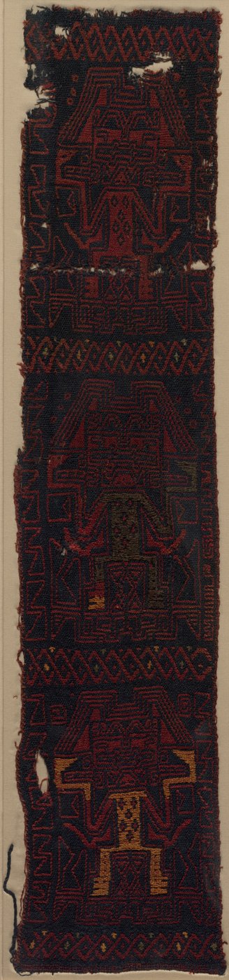 Textilfragment mit drei frontalen Gottheiten und Flechtmuster von Unknown artist