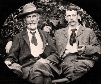 Edward Carpenter und sein Partner George Merrill, ca. 1900 (s/w Foto) von Unknown photographer