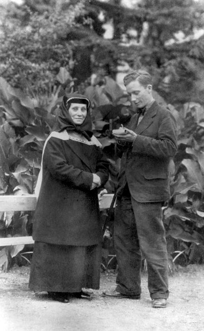 Ekaterina Gavrilovna Gueladze - Stalins Mutter, interviewt von dem amerikanischen Journalisten Knickerbocker von Unknown photographer