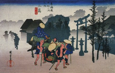 Reisende, die einen Schrein im Nebel passieren von Utagawa Hiroshige