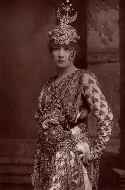 Henriette Rosine Bernard genannt Sarah Bernhardt (1844-1923) von W. and D. (after) Downey