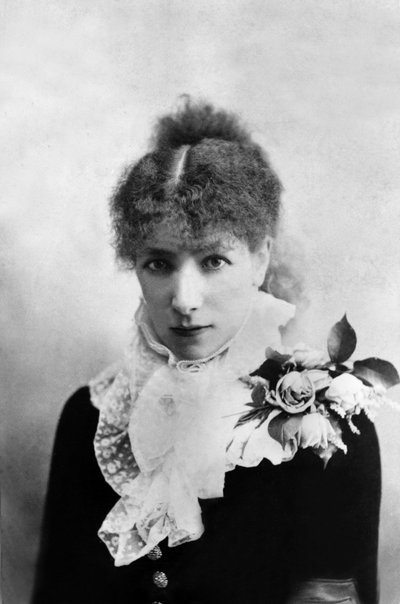 Schauspielerin Sarah Bernhardt als Marguerite Gautier im Stück von Alexandre Dumas 