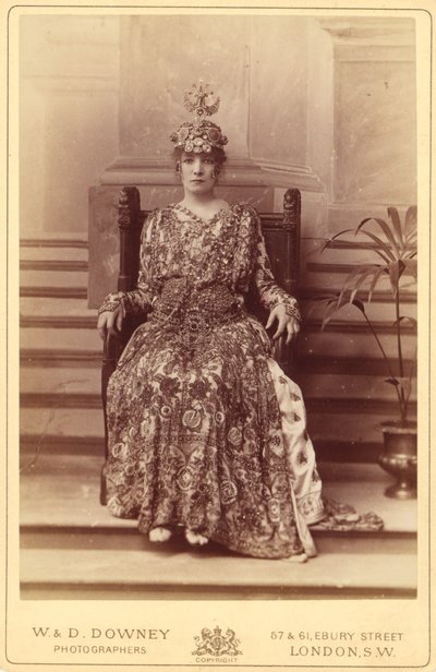 Sarah Bernhardt als Kaiserin Theodora in Sardous "Theodora" von W. and D. Downey