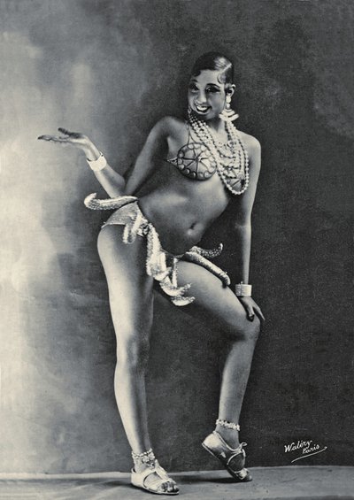 Josephine Baker im berühmten Bananenkostüm, ca. 1927 von Walery
