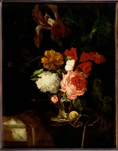 Eine Rose, eine Iris, Flieder und andere Blumen in einer silbernen Vase mit einer Schnecke und einem Schmetterling auf einem drapierten Sims von Willem van Aelst