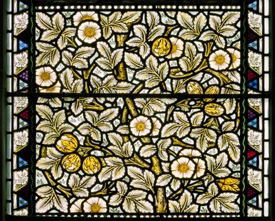 Kirkcaldy Old Kirk, Wilde Rosen und Haselnüsse von William Morris