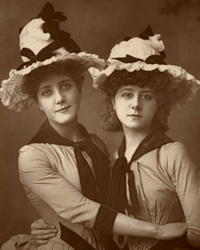 Zwei Rosen, Maude Millett und Annie Hughes, britische Schauspielerinnen, 1888 von William and Daniel Downey