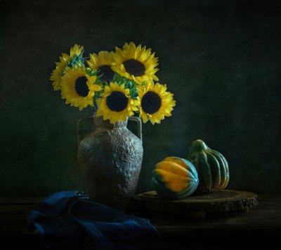 Stimmungsvolle Sonnenblumen und Kürbisse von Yinan F.