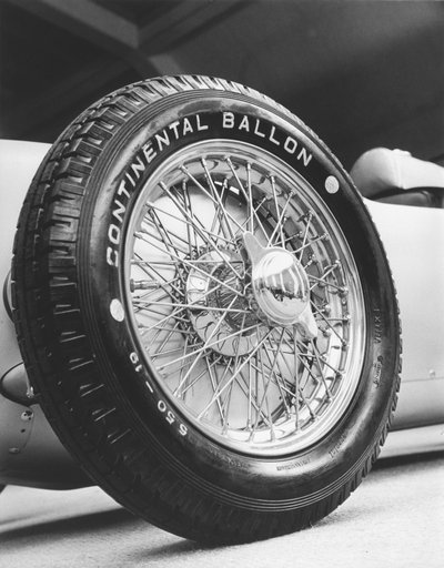 Vorderrad eines Auto-Union Rennwagens von 1911, ca. 1934-1935 von Zoltan Glass
