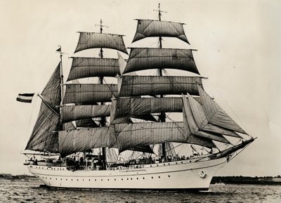 gorch-fock-zum-ersten-mal-unter-vollen-segeln-1933