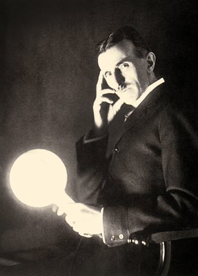 wallpapers Tesla Coil Light Bulb portrat von nikola tesla halt eine gluhbirne beleuchtet durch das elektromagnetische feld einer tesla spule 1899