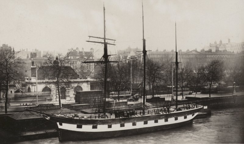 The Friend Ship, Charing Cross Pier von (after) English photographer