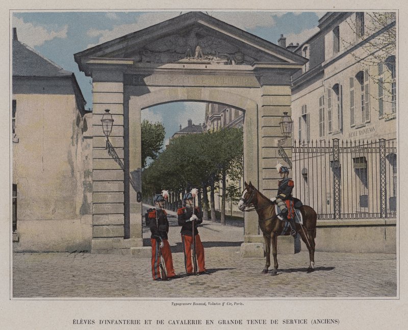 Infanterie- und Kavallerieschüler in großer Dienstuniform, früher von (after) French Photographer