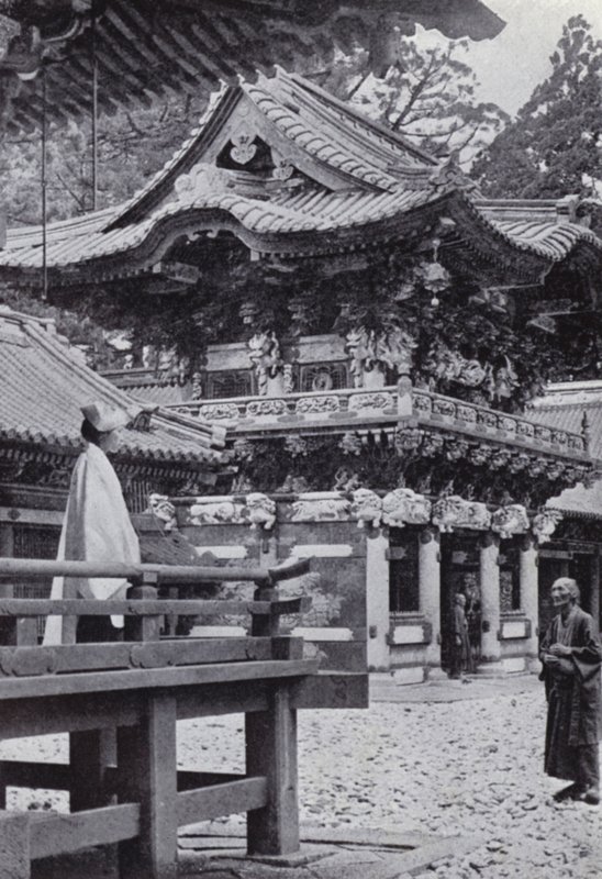 Wunderbare Skulpturen des buddhistischen Tempels von Yakushi (s/w Foto) von American Photographer (after)