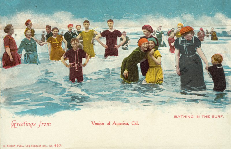 Baden in der Brandung von American Photographer