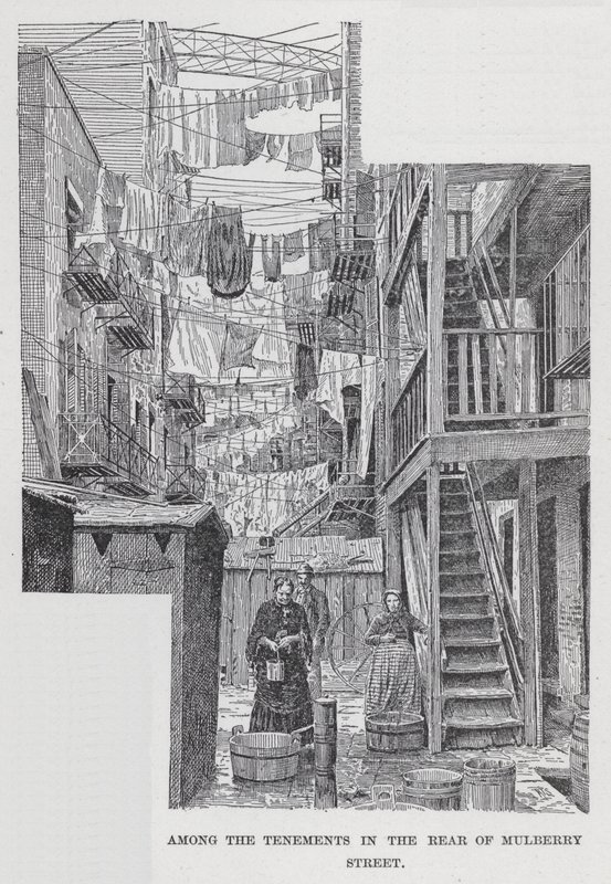 Unter den Mietshäusern hinter der Mulberry Street von American School
