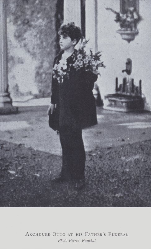 Erzherzog Otto von Österreich bei der Beerdigung seines Vaters im Jahr 1922 von Austrian Photographer
