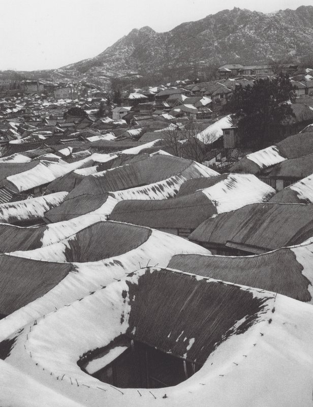 Japan: Kai-syong, Ansicht einer kleinen koreanischen Stadt im Winter von Axel von Graefe