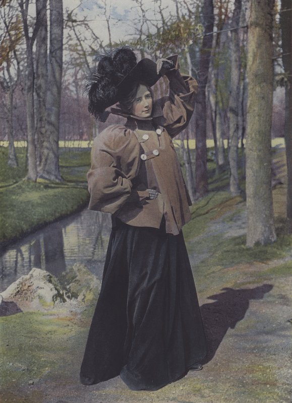 Frau in einem Pariser Park (Farbfoto) von Carle de Mazibourg