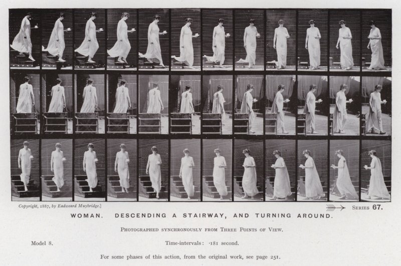 Die menschliche Figur in Bewegung: Frau, Treppe hinabsteigend und sich drehend von Eadweard Muybridge