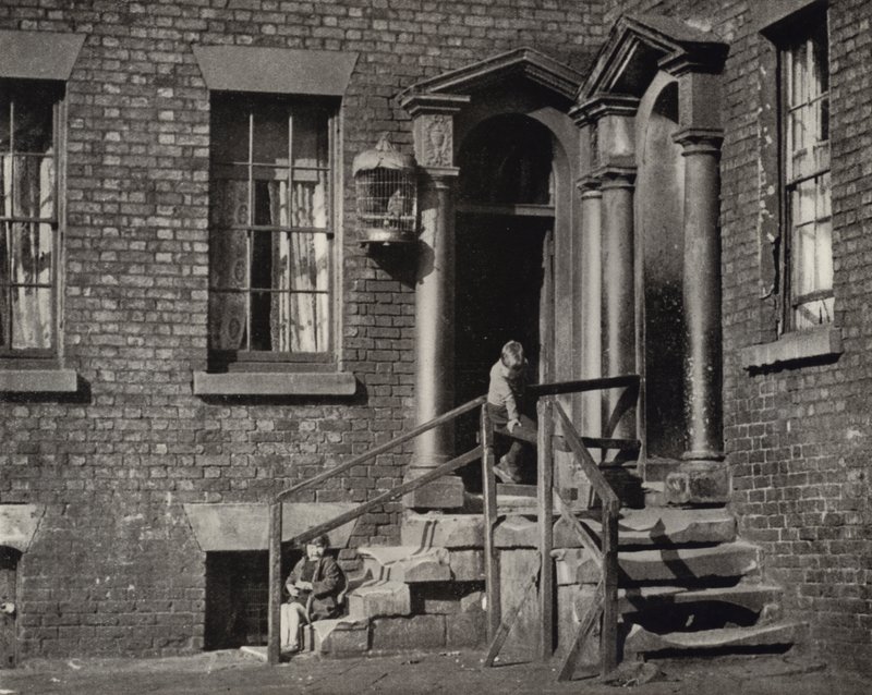 Eine Ecke des alten Liverpool (s/w Foto) von English Photographer