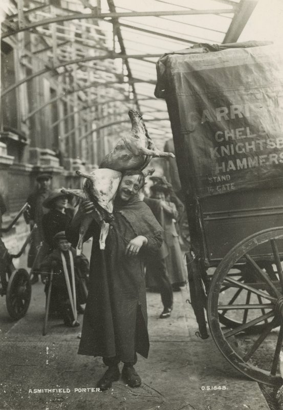 Ein Smithfield-Träger von English Photographer