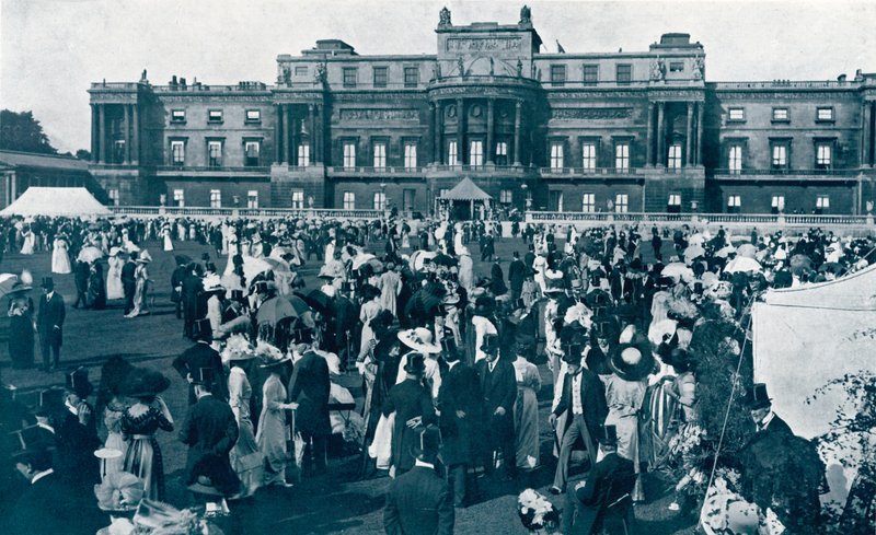 Gartenparty im Buckingham Palace, 1911 von English Photographer